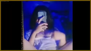 Cewek 18+ Mulus Colmek Selfie Depan Cermin