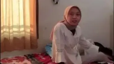 Gadis Cantik Pasrah Goyang Kasur Kost Sepi