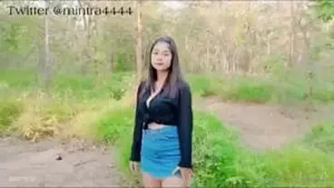 Gadis Cantik Pasrah Goyang Kasur Semak