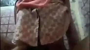 Ukhti Hijab Cantik Pasrah Goyang Kasur Puskesmas